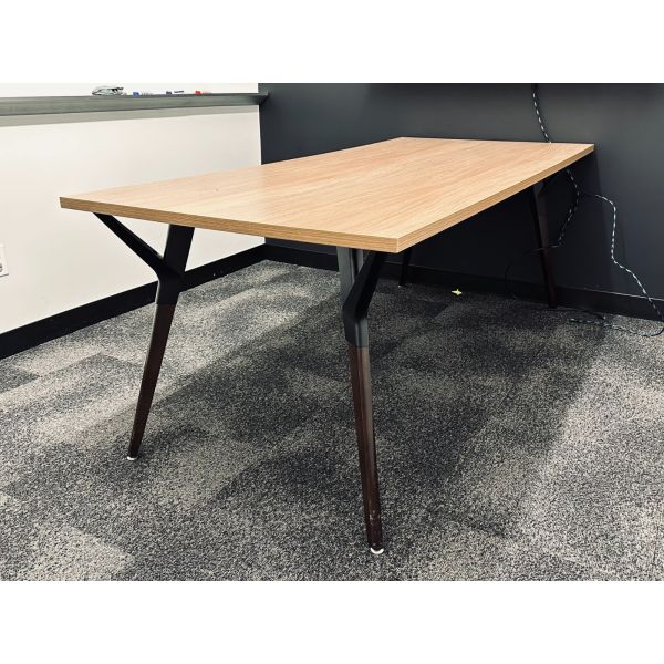 Teknion Upstage Y Desk -78